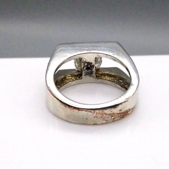 Split Shank Silverplate Ring with Channel Set CZ Round Cut Stone, Flush Tension - Picture 5 of 6